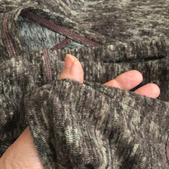 Athleta No Sweatin’ Long sleeve thumb holes - Picture 4 of 4